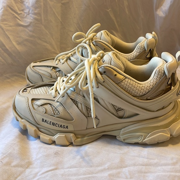 Balenciaga men’s track sneaker color beige .worn once - Picture 2 of 9